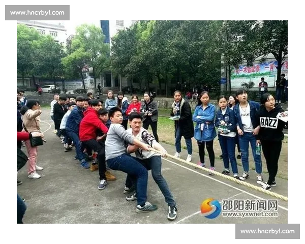 绿茵场上激情碰撞队员拼搏展现团队精神的激动时刻